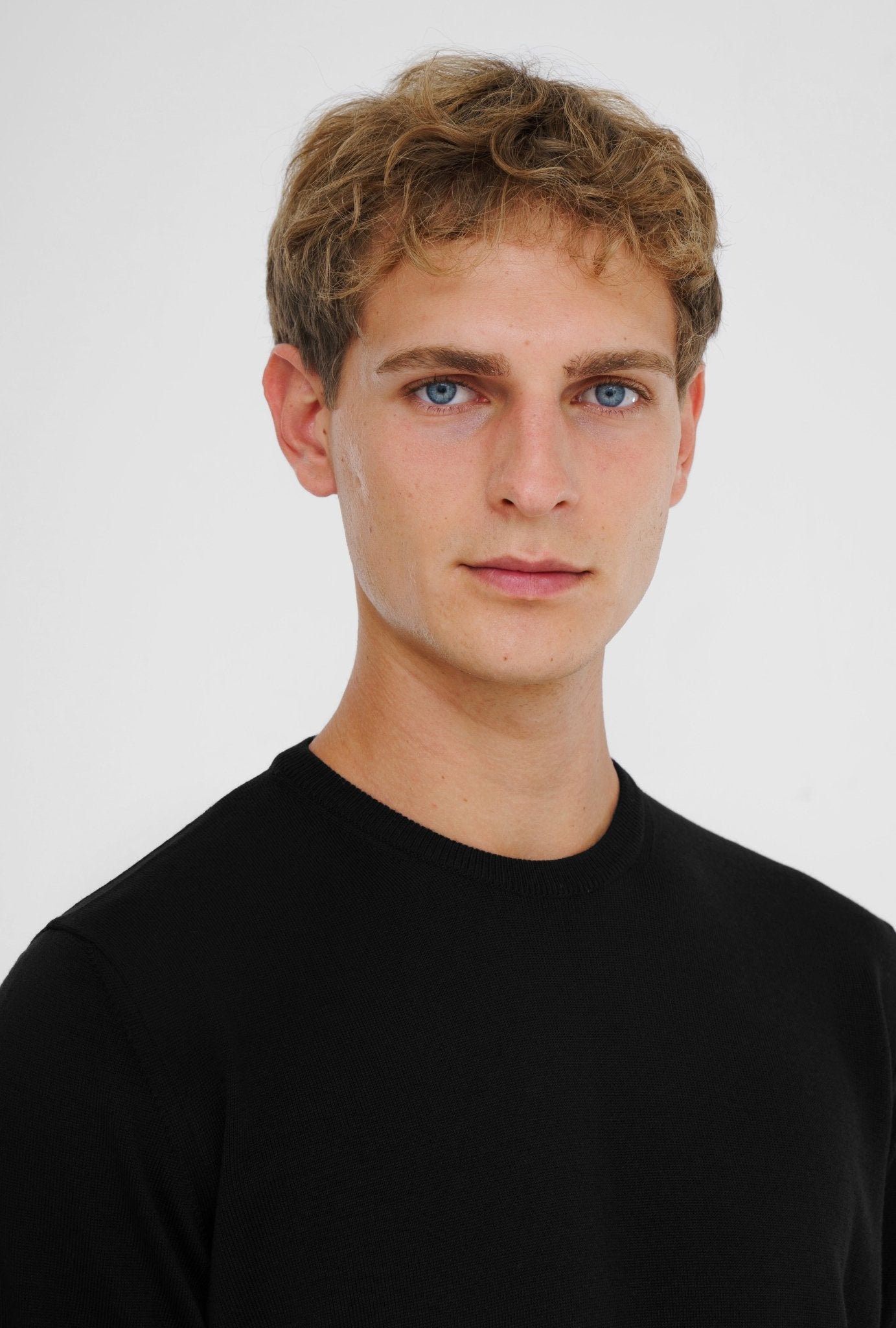 MCKINNON & CO X FERRANTE Merino Crewneck BLACK - Henry Bucks