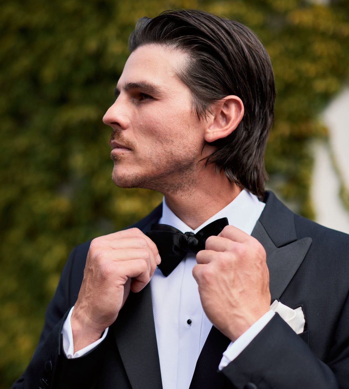 How to Tie a Bow Tie – Step-by-Step Guide for Beginners - Henry Bucks