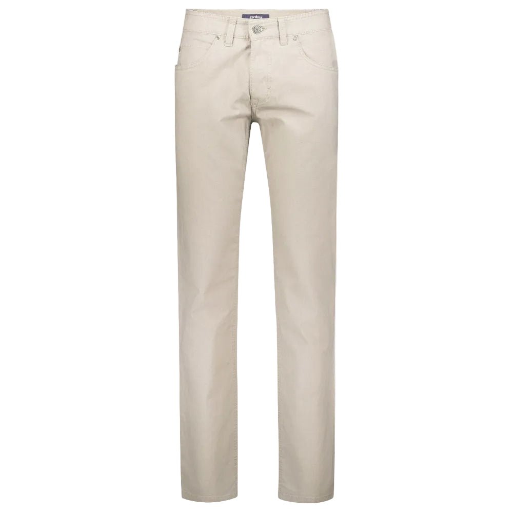 GARDEUR Bill-3 Business Hero Chino SAND - Henry Bucks
