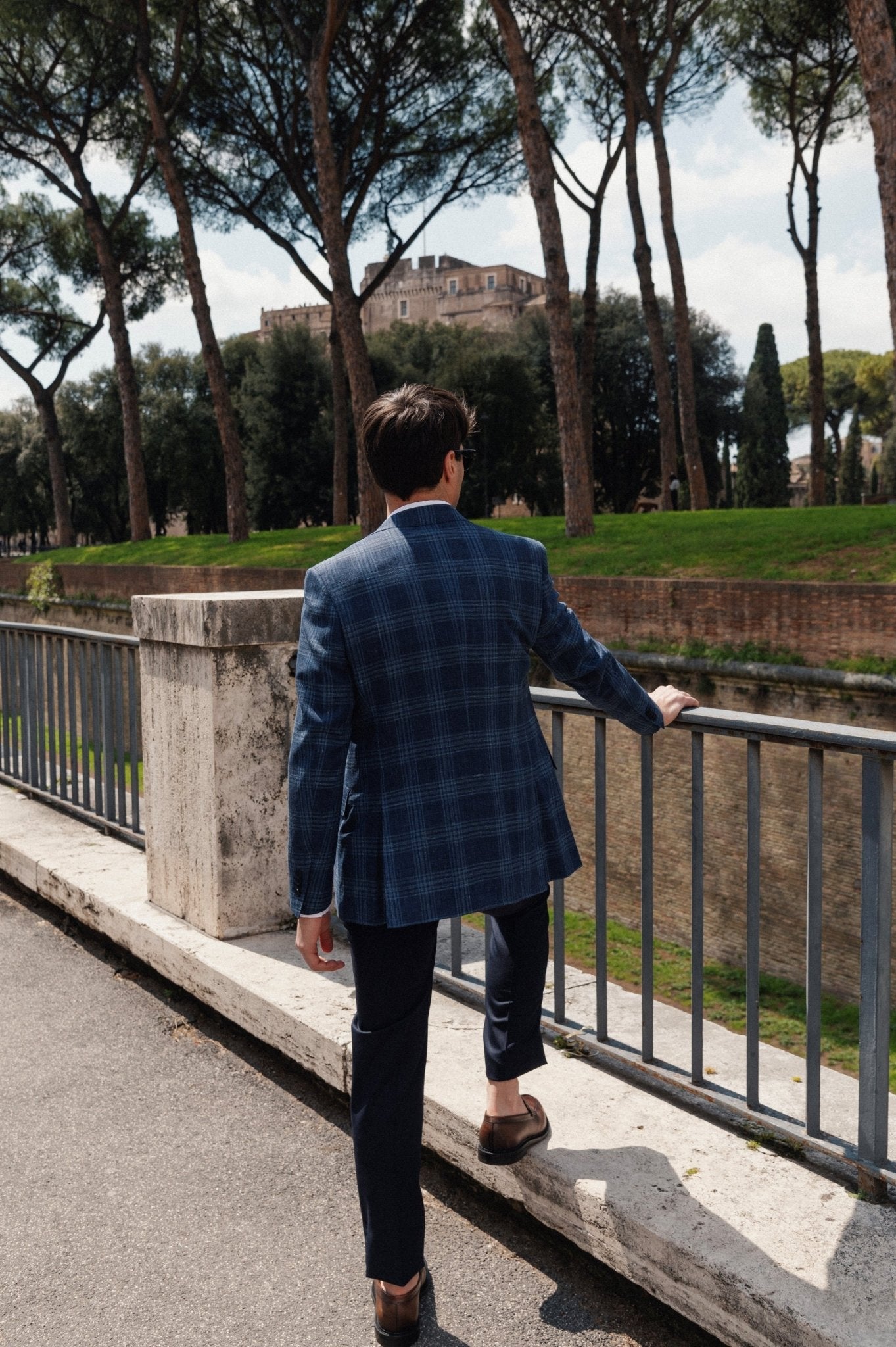 HENRY SARTORIAL HERITAGE Zegna Cross - Ply™ Herringbone Blazer NAVY/BLUE REG - Henry BucksBlazers33AW230012 - NAVBLU - R - 48